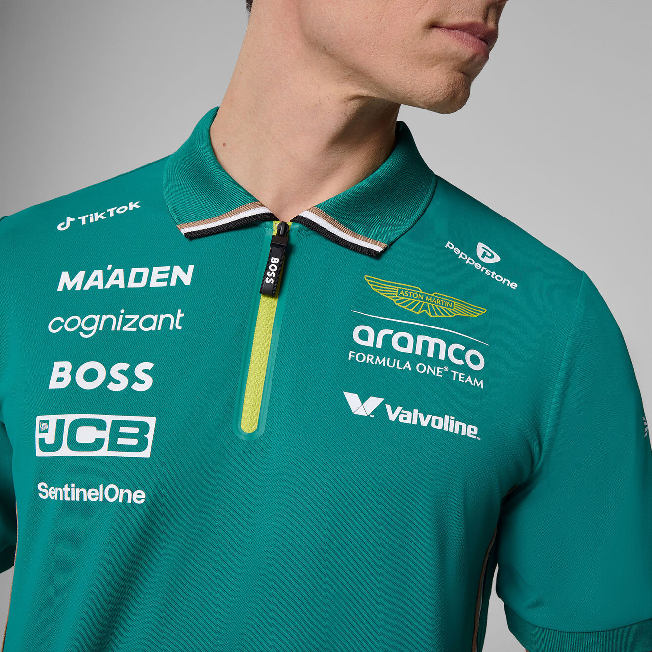 Polo Aston Martin 2025 Team Oficial con Detalles BOSS