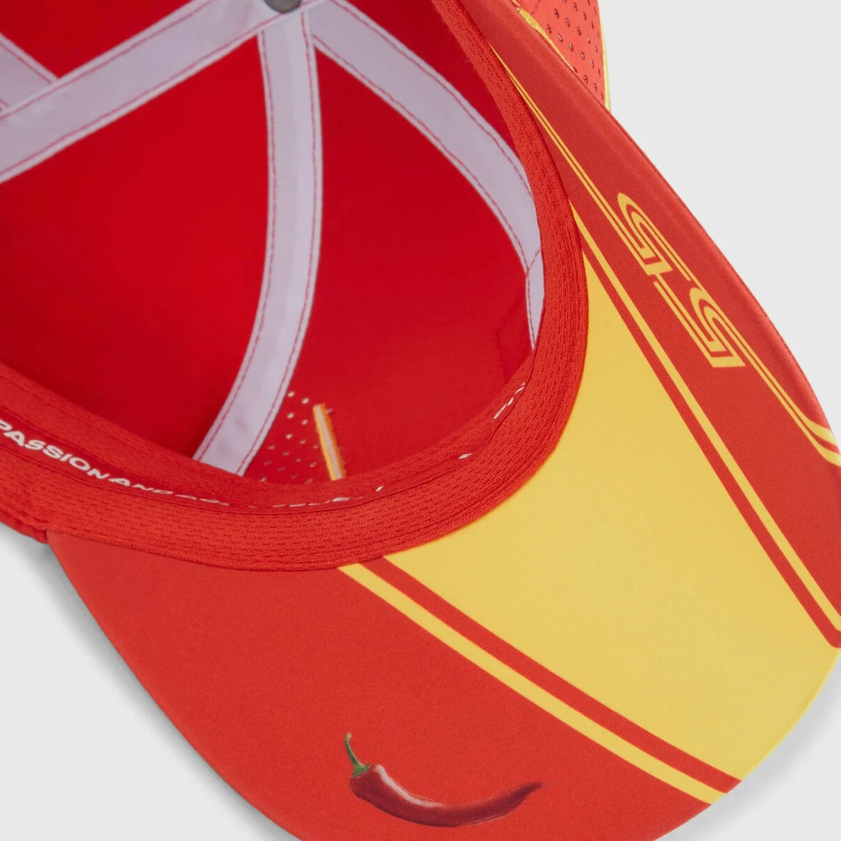 Gorra Carlos Sainz Scuderia Ferrari 2024